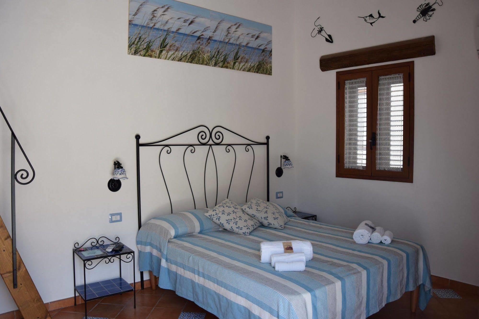 Bed and Breakfast La Casa del Geko Cefalú Exterior foto